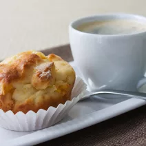 Sommermuffins mit getrockneter Mango