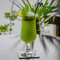 Alkoholfreier Weizengras-Mojito