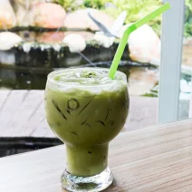 Eisgekühlter Matcha-Milchshake