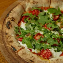 Keto-Pizza mit Flohsamenschalen