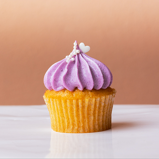 Weihnachtscupcake mit Acai-Beeren-Creme